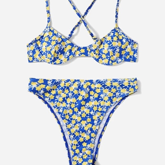 Bikini - Picture 2 of 7